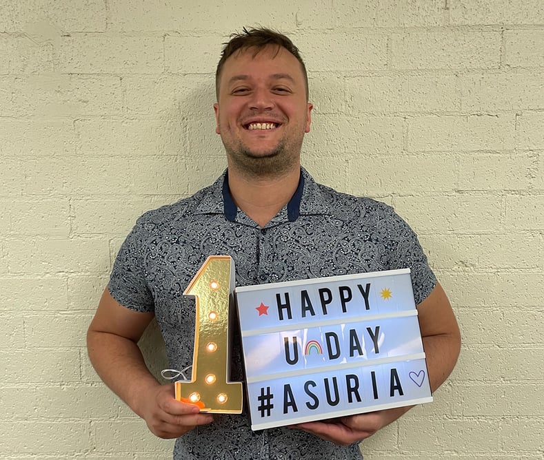 Enterprising Heart Individual Award was jobactive Employment Consultant, Evan Thompson smiling and holding up a sign that says Happy U Day Asuria